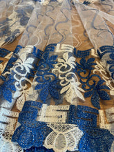 Încarcă imaginea în vizualizatorul Galerie, Perdea Broderie pe Tul, Alb-Albastru
